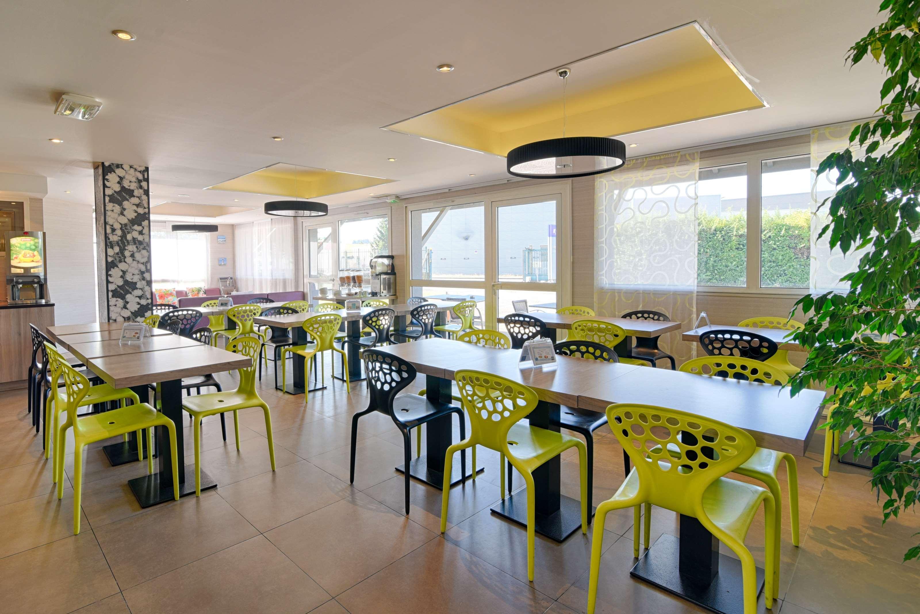 Hotel Kyriad Lyon Est - Bonnet De Mure Saint-Bonnet-de-Mure