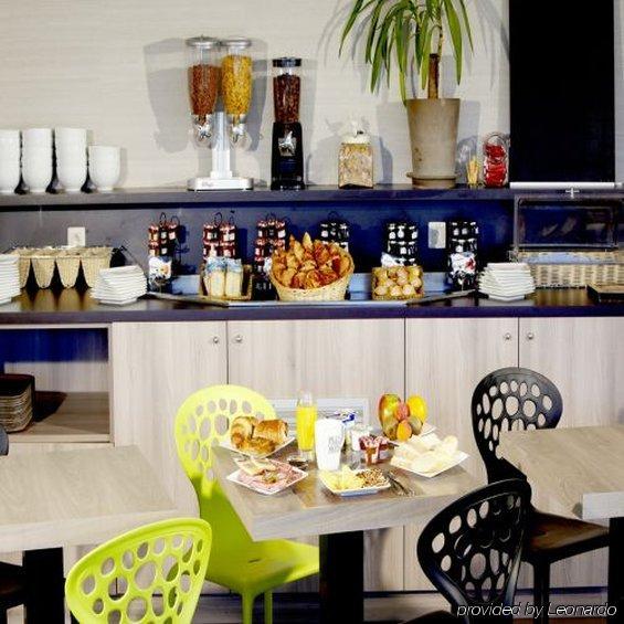 Hotel Kyriad Lyon Est - Bonnet De Mure Saint-Bonnet-de-Mure