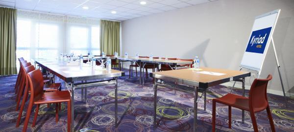 Kyriad Lyon Est - Bonnet De Mure Hotel